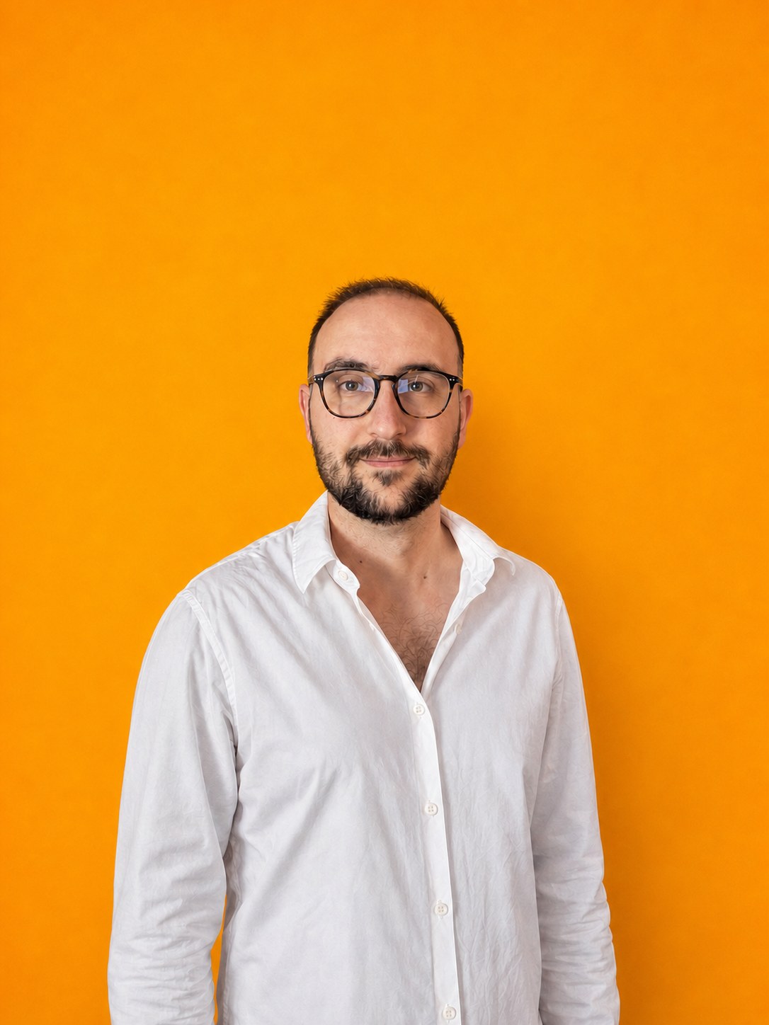 Loïc Schiano dans le studio aux couleurs d’EIYU Mental